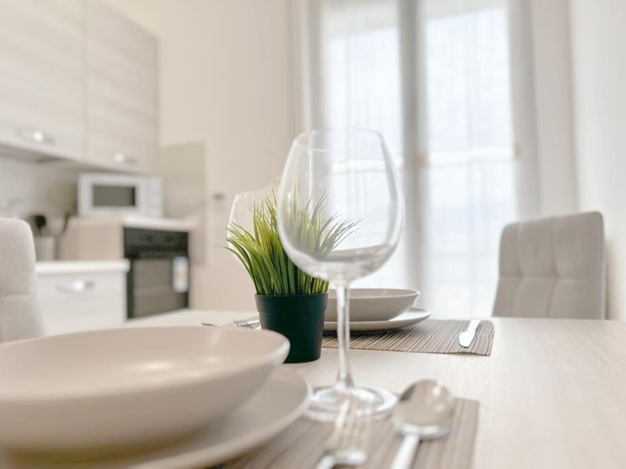 Elegant Apartment - Wifi - Smart Tv - Netflix Генуя Экстерьер фото