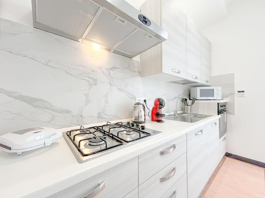 Elegant Apartment - Wifi - Smart Tv - Netflix Генуя Экстерьер фото