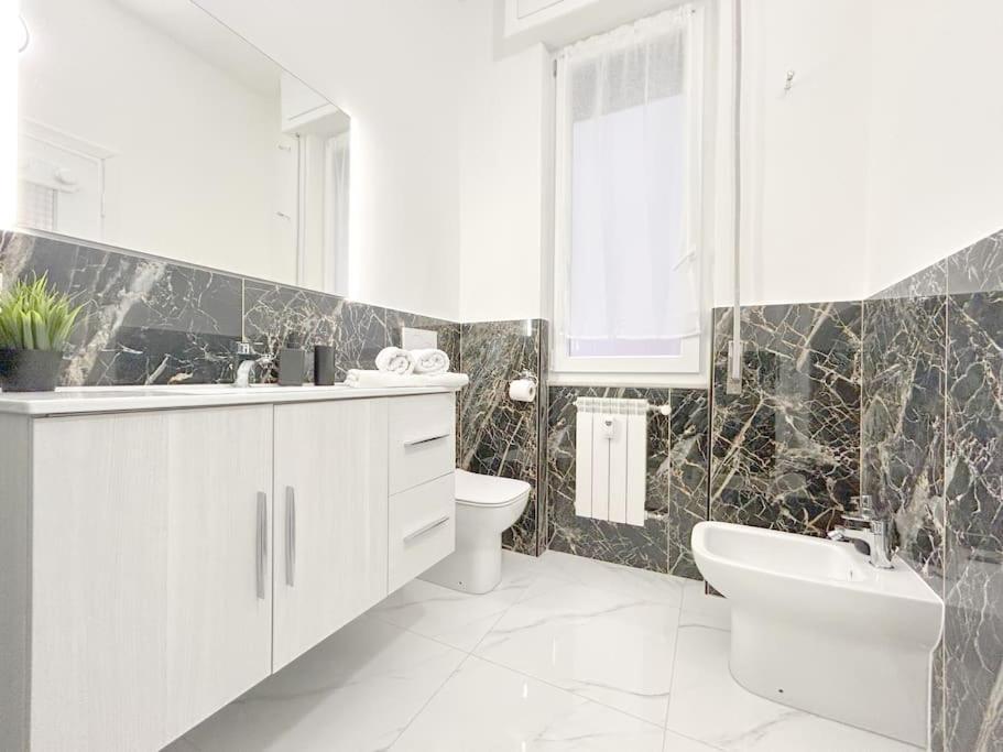 Elegant Apartment - Wifi - Smart Tv - Netflix Генуя Экстерьер фото