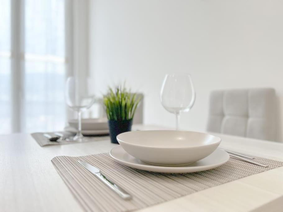 Elegant Apartment - Wifi - Smart Tv - Netflix Генуя Экстерьер фото
